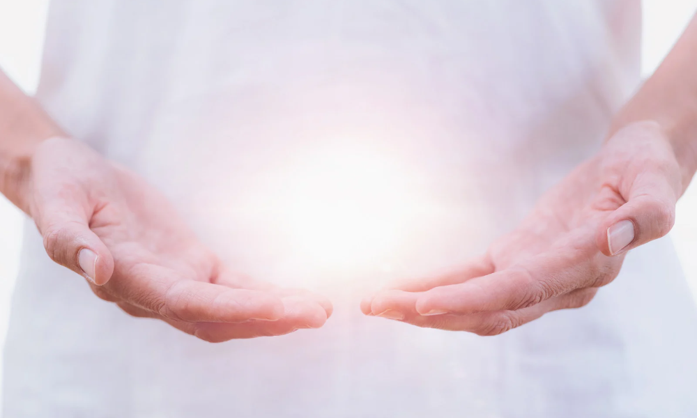 Transmettre le Reiki aux aliments, aux animaux, à l'eau, aux plantes : une approche holistique pour un bien-être optimal
